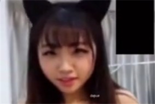 可爱漂亮小美眉曾经是花椒主播和土豪一对一私播流出情趣内衣