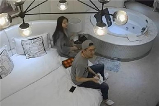 精品酒店偷拍气质性感美女和酒吧刚认识的朋友开房