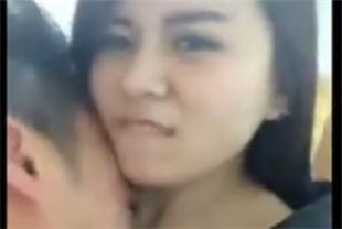 台湾房地产专案副理沈锜和男友做爱自拍遭外流