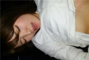 可爱妹子被男友带到汽车旅馆无套狂操吞精
