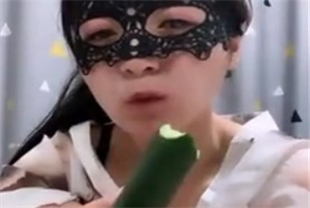 颜值不错身材也不错美女主播收费直播秀被炮友用手抠出好多水很是诱人