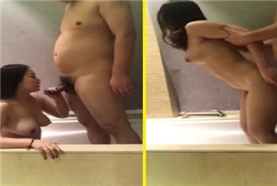 小胖哥和大奶女友在浴室内大玩性爱自拍流出
