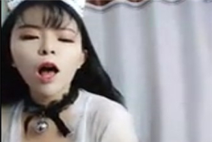值不错的粉嫩骚妹子全程露脸COS装扮性感白丝小野猫真骚苗条身材AV棒