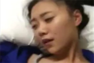 把女友喂饱看她爽到不行了