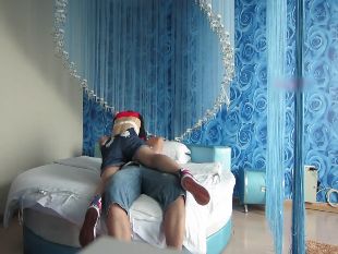 喜欢搞别人老婆的伟哥和两个人妻自拍还说看完就删