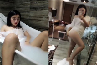 网红美女月心洗澡ZW篇