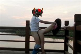 公园风景好直接露出操逼