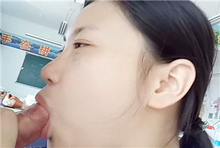 H罩杯巨乳女学生与男友性爱私密