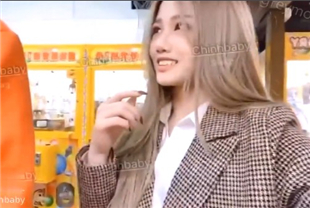 swag网红美女路上随机寻找小年轻回家做爱还挺害羞