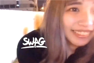 swag户外随机路边拦车勾引陌生司机直接被带到没人的地方