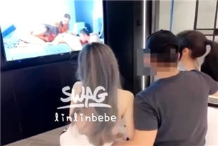 swag闺蜜带来她的男性闺蜜一起看A片3p过年
