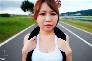 swag中出精液公厕-汉尾随慢跑女孩沐沐公厕闯入二连发不顾厕所外面一堆路人听见