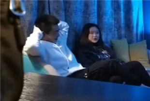 酒店约操兼职援交气质美女腼腆害羞脱光衣服强行扑倒抠逼玩弄
