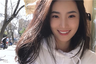 嫩模御姐范和男友玩裸体性爱厨房一边做菜一边被玩逼貌似厨艺还不错