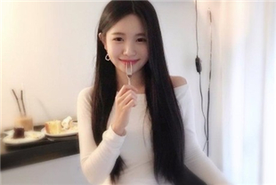 不知道是谁家的女朋友被人调教成这样