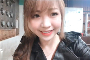 swag美女小媛挑战勾引市场摊贩老板撒谎说忘记带钱包让他送货上门勾引他打炮