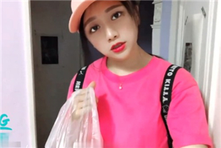 精选-swag剧情高颜值大奶正妹给宅男送外卖可怜他陪他壹起困了睡觉被抚摸弄醒啪啪