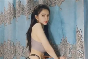 高颜值苗条网红妹子允儿神似Angelababy杨颖自拍福利椅子上抬腿假屌抽插