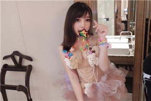 网红美女芝芝飞机微信福利