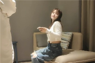 一屌探花TP约了一个整容网红脸外围胸大白虎操起来很舒服