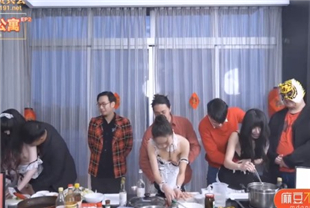 国产AV剧情-春节限定系列六人行公寓女优情趣私房年菜EP1节目篇MD0100
