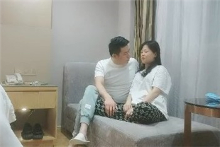 张兄寻花TP下海不久小少妇没有风尘味鲍鱼粉嫩近景调情好似情人幽会