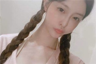 swag饥渴妹妹在房间偷偷自慰坏哥哥居然进来cartiernn