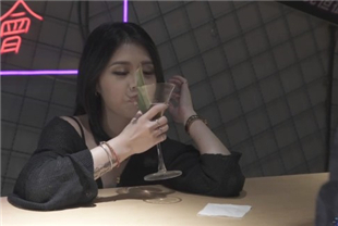 国产AV剧情-寂寞调酒站-韩宝儿