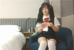 探花大神TP童颜巨乳小萝莉2800价格值得别看年纪小活不错