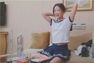 探花大神TP清纯系甜美兼职学生妹制服短裙
