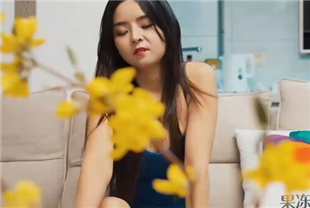 国产AV剧情-最喜吞精的好色熟女-苏雅阁