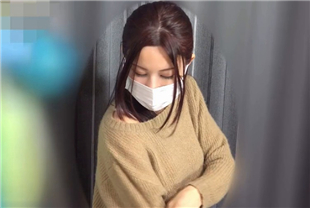 来医院检查身体的口罩女看到了极品奶头
