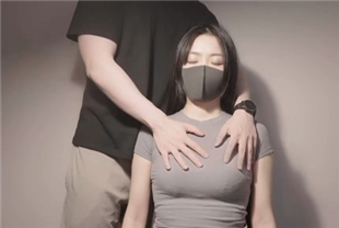 Hongkongdoll-森林秘境大结局审讯室里被侵犯