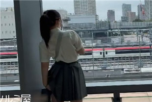 尾随清纯JK制服美少女全程偷拍裙底丰臀翘臀可爱小内内