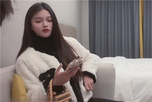 探花鬼脚七酒店TP高价网约极品大奶妹性格温柔身材非常棒