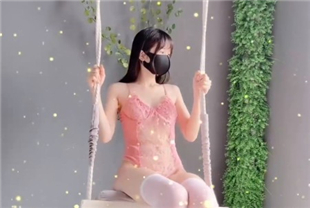 福利姬粉色情人-乳夹情趣小粉女上位榨汁
