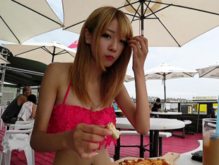青春美少女带她旅游各种操