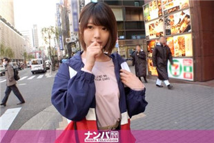 似乎很晕的耳语女孩屈服于期望的专业技术和气喘吁吁-GANA-2018
