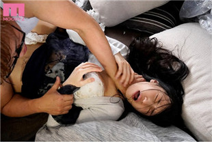 中字-被公司开除的中年父亲关押了社长的女儿在垃圾房里强奸了一个星期1-高崎圣子MIDE953