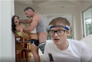 女友背着我偷吃我爸爸