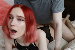 深入白皙女友的小穴让她一脸享受