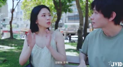 可爱妹子网友超反差河滨车震