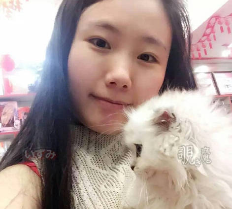 约了好久才约出来的美乳小月迷晕后被轮奸
