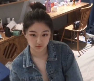 今天出来和姐姐开房姐姐还是那样放不开不敢直视我