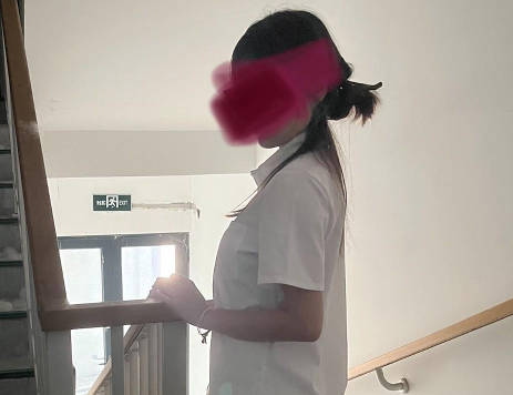 刚考上大学的妹妹来到大城市和我同居学校内做爱