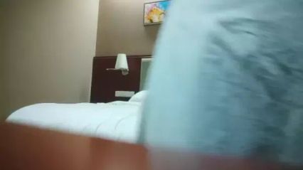 利哥探花非常能操操的老哥回归首秀，有点文静清纯纯长腿妹，苗条身材掰穴69舔弄，骑乘勐操操毛毛浓密