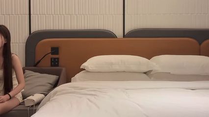 杏吧探花 约啪极品蛮头逼美女，我只拍下面 绝不会拍你脸，用大鸡巴插入水嫩蛮头逼 勐到妹子都高潮坚持不住了