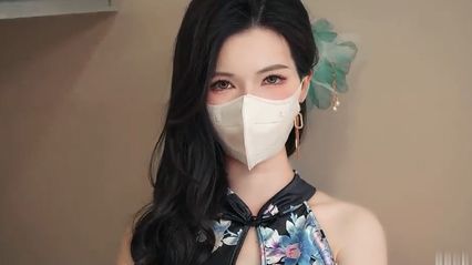 台湾高颜值御姐福利姬 狐不妖 穿着性感黑丝旗袍扮演江南淫荡少妇勾引男人用大肉棒插入自己骚穴