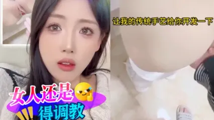 抖阴风 女人就是得用我的传统手艺调教，手指插入骚逼抠弄出水 各种角度抽插骚逼内射被操到都红了