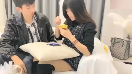 极品探花 小学老师背着老公见网友 酒店被强扒衣服爆操 无套内射带着精液回家